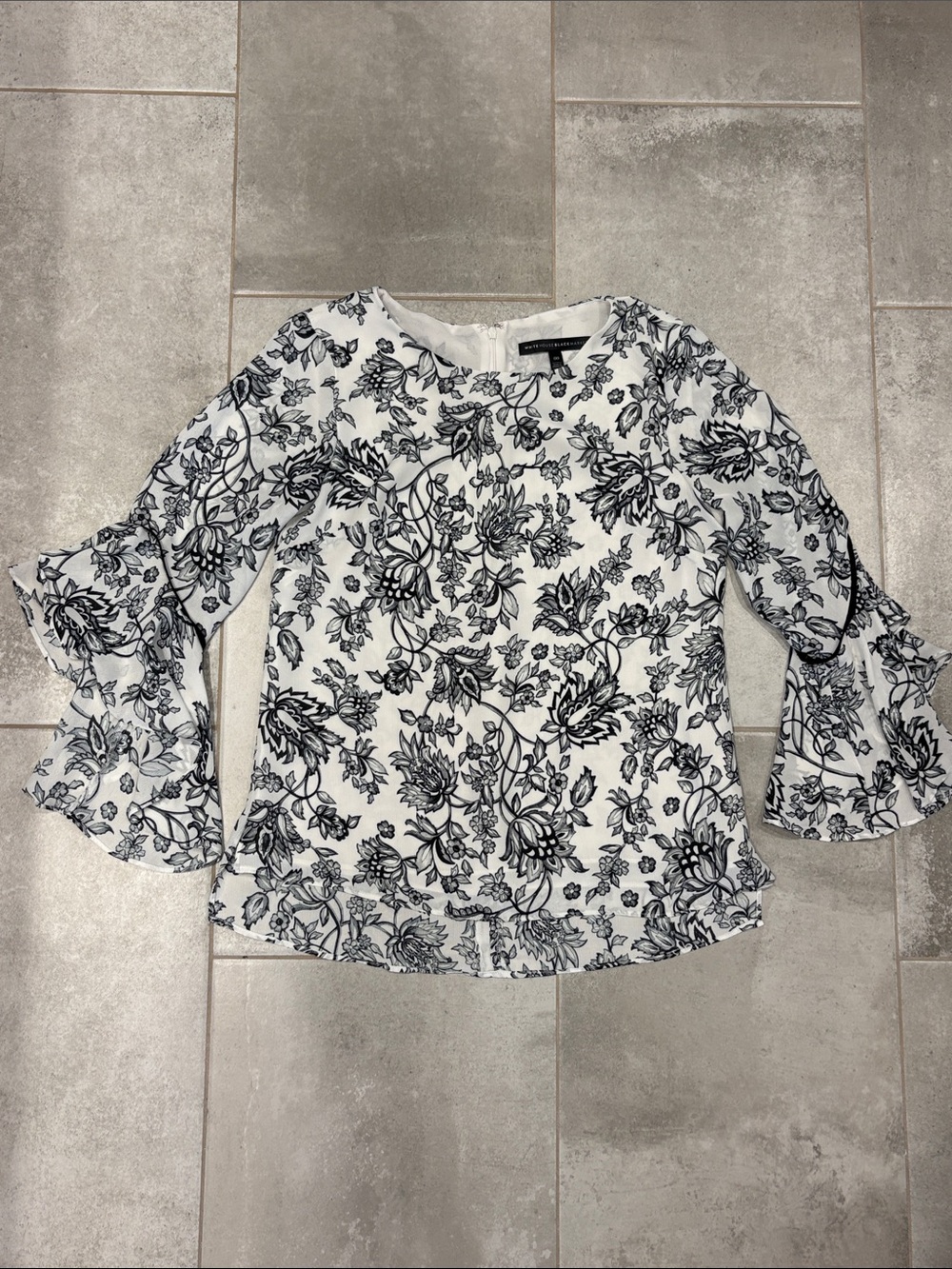 White House Black Market - Blouse with Floral Print and Bell Sleeves, 00